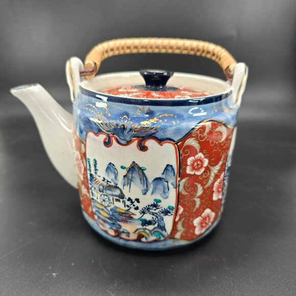 Vintage Japanese Imari Teapot With Bamboo Handle & Scenic Red Blue Floral JE410 - Picture 2 of 9